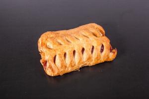 Mascarpone-raspberry braid